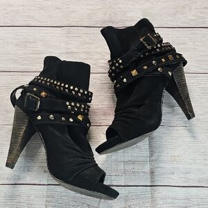 Steve Madden 7.5 Moto Black Heeled Boots with Studded Straps